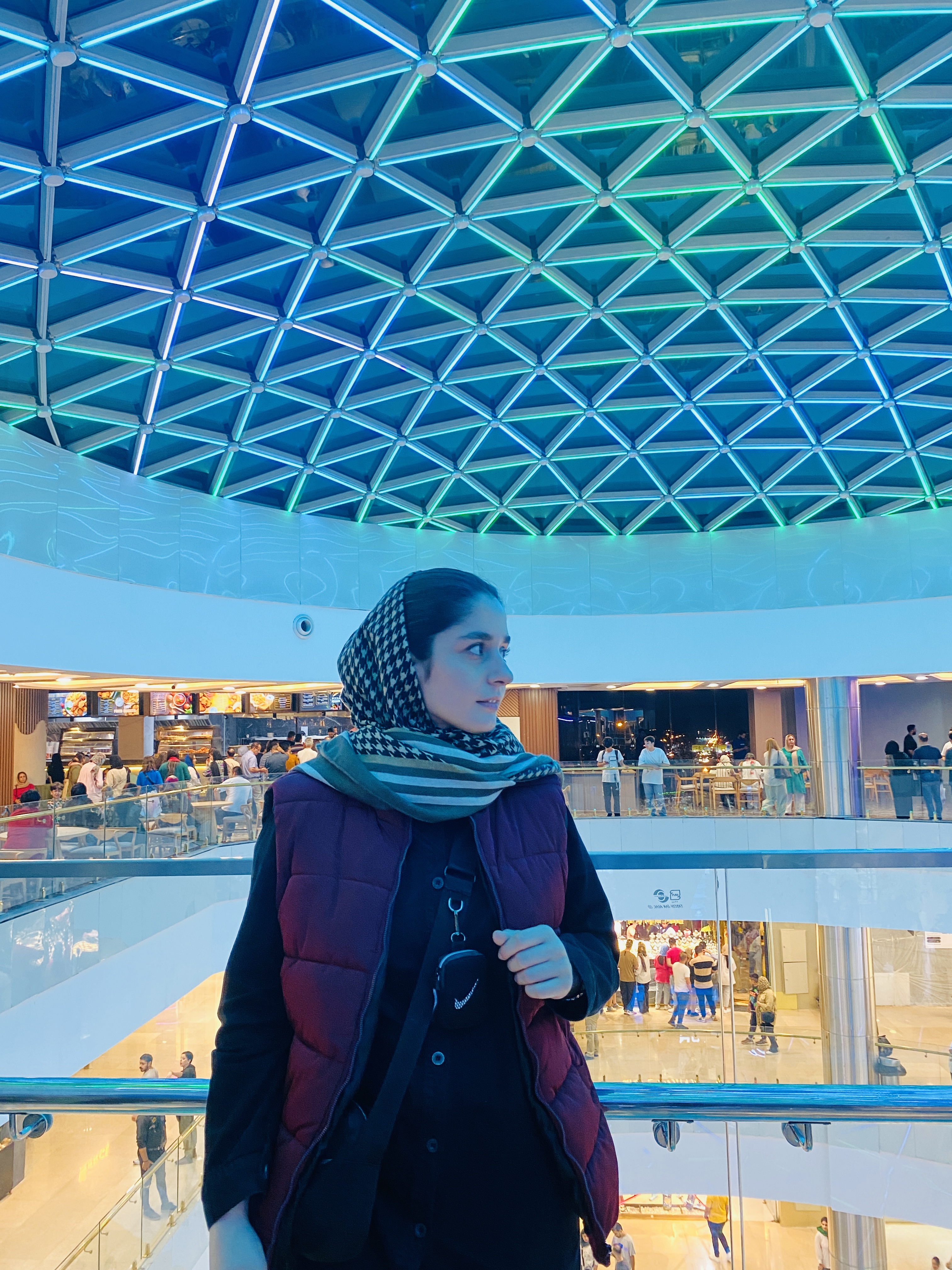 نرجس آذربین
